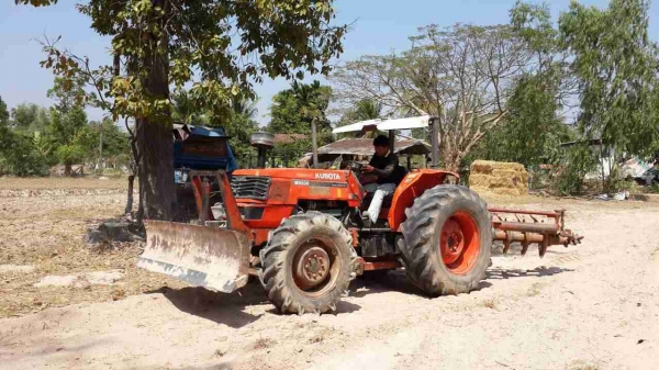 ขายด่วน KUBOTA M 9000 สภาพพร้อมใช้งาน เครื่องปั้มดี เอกสารเล่มทะเบียน