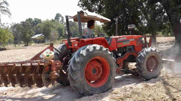 ขายด่วน KUBOTA M 9000 สภาพพร้อมใช้งาน เครื่องปั้มดี เอกสารเล่มทะเบียน