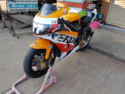 ขายแลกเทิร์นคับ HONDA VFR400 NC30 แฟริ่งแต่ง ทะเบียนแท้พร้อมโอน ราคา 75000 บาท รายการของแต่ง - เกียร์โยงแต่ง - ท่อแต่งลั่นๆ - มือเบรคมือคลัชแต่ง สนใจติดต่อ 081-0578282 FACEBOOK ชาญณรงค์ ป๊อป ชัยอมฤต ไอดีไลน์ POPBIGBIKESAKON คับ สนใจรถสวย ถูก ดี ต้อง POP B