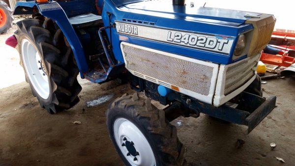ขาย คูโบต้า L2402DT 4WD พร้อมผานหลัง เครื่องดีมากๆ ไฮดี เกียวดี