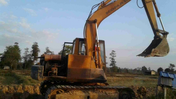 ขายด่วน KOMATSU PC100-3 สภาพพร้อมใช้งาน เครื่องปั้มเดิม โซ่ช่วงล่างสวย รถทำงานไม่โหลด เอกสารสัญญาซื้อขาย