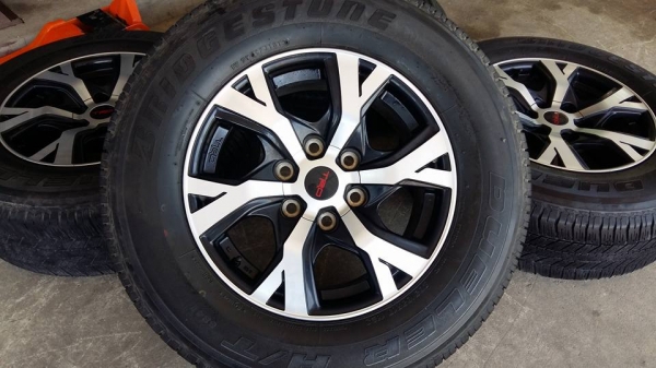 ขายล้อแม็ก vigo trd v.1 17"x8" ยางปี13 สนใจติดต่อ ร้าน ก.เจริญการยาง ครับ 081-3747940