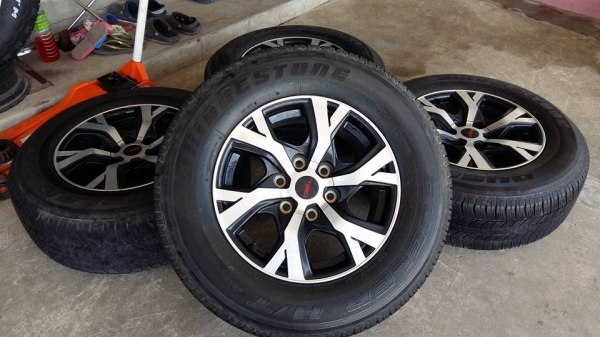 ขายล้อแม็ก vigo trd v.1 17"x8" ยางปี13 สนใจติดต่อ ร้าน ก.เจริญการยาง ครับ 081-3747940 ขายล้อแม็ก vigo trd v.1 17"x8" ยางปี13 สนใจติดต่อ ร้าน ก.เจริญการยาง ครับ 081-3747940