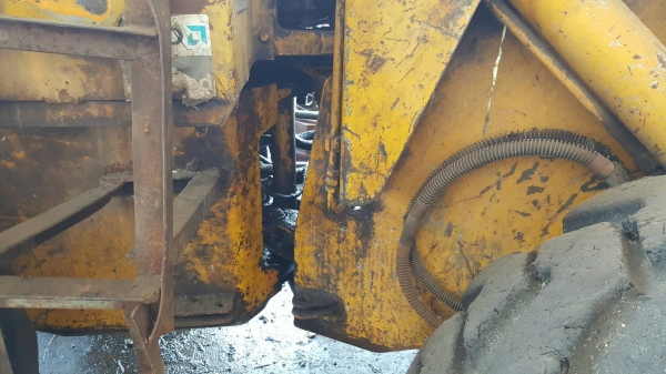 ขาย รถตัก KOBELCO LK300 เอวอ่อน ดิสค์เบรค เครื่อง 6BD1 165 แรงม้า เกียร์ทอค ยางดี รถจอดไว้ไม่ค่อยได้ใช้งาน ขาย รถตัก KOBELCO LK300 เอวอ่อน ดิสค์เบรค เครื่อง 6BD1 165 แรงม้า เกียร์ทอค ยางดี รถจอดไว้ไม่ค่อยได้ใช้งาน