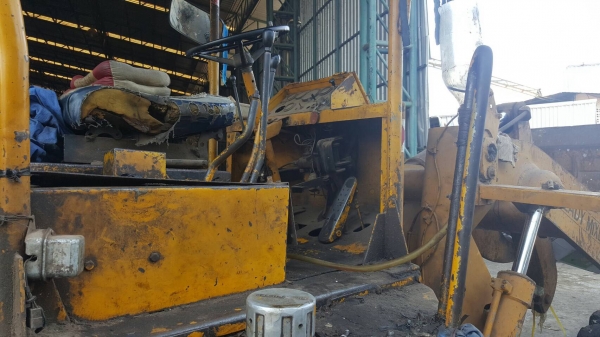 ขาย รถตัก LIEBHERR เอวอ่อน เกียร์ทอค ดิสค์เบรค เครื่อง 6BD1 165 แรงม้า รถใช้งานอยู่ประจำครับ