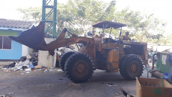 ขาย รถตัก LIEBHERR เอวอ่อน เกียร์ทอค ดิสค์เบรค เครื่อง 6BD1 165 แรงม้า รถใช้งานอยู่ประจำครับ ขาย รถตัก LIEBHERR เอวอ่อน เกียร์ทอค ดิสค์เบรค เครื่อง 6BD1 165 แรงม้า รถใช้งานอยู่ประจำครับ