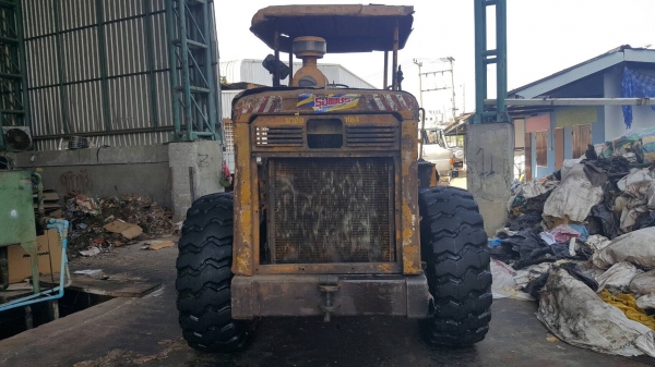 ขาย รถตัก LIEBHERR เอวอ่อน เกียร์ทอค ดิสค์เบรค เครื่อง 6BD1 165 แรงม้า รถใช้งานอยู่ประจำครับ
