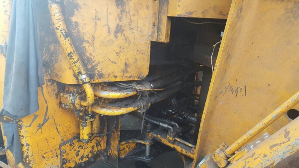 ขาย รถตัก LIEBHERR เอวอ่อน เกียร์ทอค ดิสค์เบรค เครื่อง 6BD1 165 แรงม้า รถใช้งานอยู่ประจำครับ