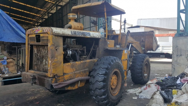 ขาย รถตัก LIEBHERR เอวอ่อน เกียร์ทอค ดิสค์เบรค เครื่อง 6BD1 165 แรงม้า รถใช้งานอยู่ประจำครับ