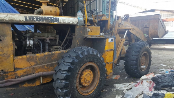 ขาย รถตัก LIEBHERR เอวอ่อน เกียร์ทอค ดิสค์เบรค เครื่อง 6BD1 165 แรงม้า รถใช้งานอยู่ประจำครับ