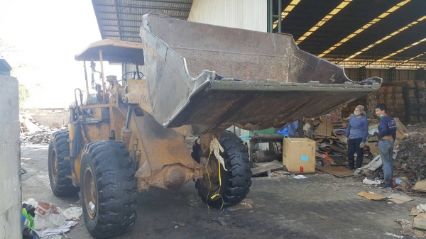 ขาย รถตัก LIEBHERR เอวอ่อน เกียร์ทอค ดิสค์เบรค เครื่อง 6BD1 165 แรงม้า รถใช้งานอยู่ประจำครับ ขาย รถตัก LIEBHERR เอวอ่อน เกียร์ทอค ดิสค์เบรค เครื่อง 6BD1 165 แรงม้า รถใช้งานอยู่ประจำครับ