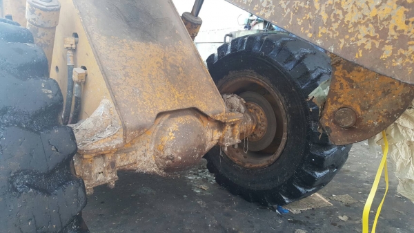 ขาย รถตัก LIEBHERR เอวอ่อน เกียร์ทอค ดิสค์เบรค เครื่อง 6BD1 165 แรงม้า รถใช้งานอยู่ประจำครับ