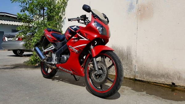 ขออนุญาตขาย HONDA CBR 150R รุ่นสุดท้าย TOP ล้อแม็กแท้ศูนย์ สตาร์ทมือ ลายไฟ ไมล์เหลือง โครงดำ ฟรีค่าโอน