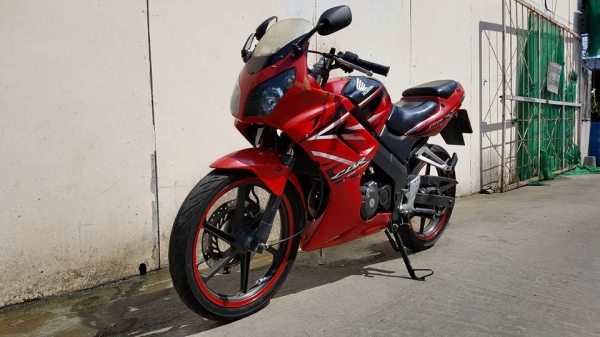 ขออนุญาตขาย HONDA CBR 150R รุ่นสุดท้าย TOP ล้อแม็กแท้ศูนย์ สตาร์ทมือ ลายไฟ ไมล์เหลือง โครงดำ ฟรีค่าโอน