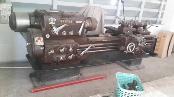 เครื่องกลึง 7 ฟุต โบราณ ญี่ปุ่น สภาพเยี่ยม นิ่มเงียบ 85000 บาท