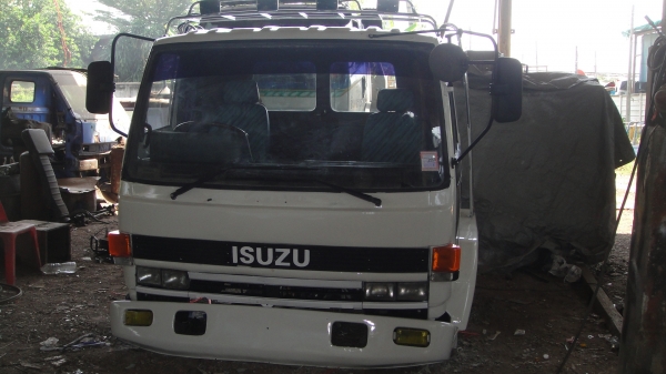 หัว ISUZU ROCKY สีใหม่สวยๆ อุปกรณ์ครบ ขาหน้า ขาหลัง กันชน กรองหลังเก๋ง ตีนเบรคทิฟฟี่ ยกใส่รถวิ่งได้เ