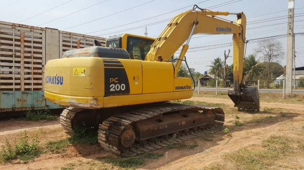 ขาย แบคโฮ KOMATSU PC200-8 สภาพพร้อมใช้งาน เครื่องดี ช่วงล่างเต็ม เล่มทะเบียนครบ