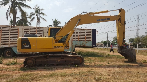 ขาย แบคโฮ KOMATSU PC200-8 สภาพพร้อมใช้งาน เครื่องดี ช่วงล่างเต็ม เล่มทะเบียนครบ