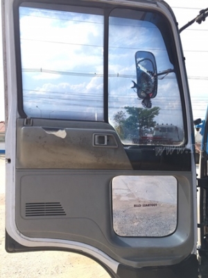 HINO KM779 6 ล้อ หัว-แซซซี ขนาด 117 แรงม้า ปีจดทะเบียน 2533