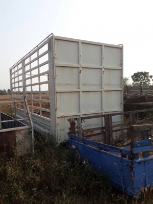 ขายกะบะเหล็ก 6ล้อ ยาว6.5 ม กว้าง2.4ม (กะบะต่อมาใหม่ใช้งานน้อยมากถอดลงไว้) ขาย 68,000 บาท ศุภากร 081-1903107 , 081-4252943