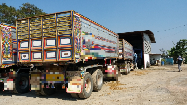 ขาย 2,700,000 ISUZU 360 ปี 57 วิ่ง 200,000 กม. แม่ลูกดั้ม(อู่ ส.สุพรรณชัย)แม่ยาว 6.40 ม.ลูก 3 คาน  ยาว 6.80 ม.กว้าง 2.55 นอกสูง 1.70 ม. รถอยู่.นครปฐม 090-772-3710 090-772-3708