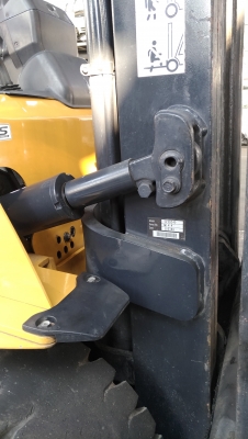 Folklift cat 3.0 t. สภาพสวย เสาสูง 4m. ดีเซล ยางตัน 4 ล้อ Folklift cat 3.0 t. สภาพสวย เสาสูง 4m. ดีเซล ยางตัน 4 ล้อ