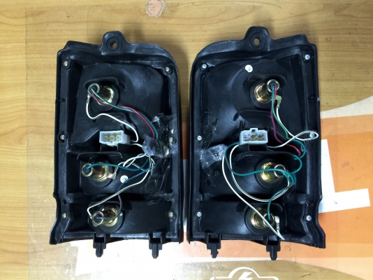 ขายไฟท้ายรถ DAIHATSU MIRA L80 ใส่รถมิล่าบ้านเราได้เลย