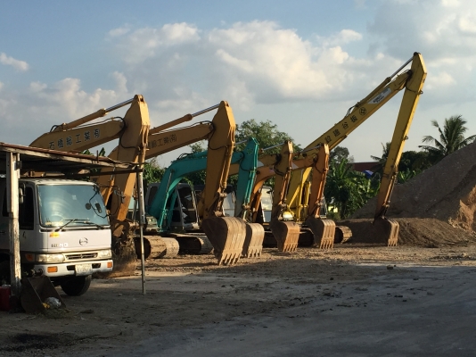 ให้เช่ารถแมคโคร รายวัน-รายเดือน สนใจติดต่อสอบถามได้ที่ 0802719535 คุณเบียร์