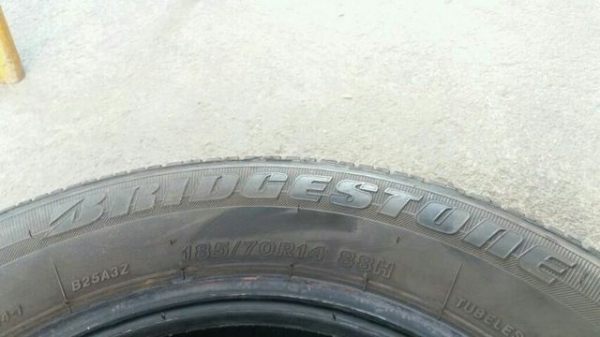 ขายยางBridgestone 185 70 14 ปี 14