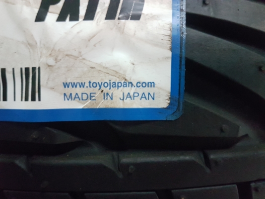 ขายยางใหม่ค้างปี Toyo T1R ขนาด 215/45/17 ปี13 MADE IN JAPAN เส้นล่ะ 2000