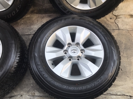 ขายล้อแม็ก Toyota Revo ขอบ17 พร้อมยางป้ายแดง 265-65-17 Bridgestone ปี 16