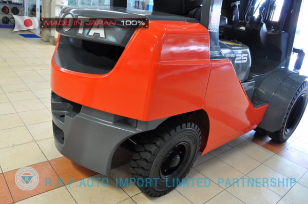 รถโฟล์คลิฟท์พร้อมขาย TOYOTA รุ่น  8FD25-31964 นำเข้าจากประเทศญี่ปุ่น 100\% ไม่เคยใช้งานในไทย