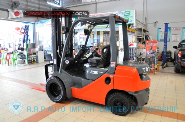 รถโฟล์คลิฟท์พร้อมขาย TOYOTA รุ่น  8FD25-31964 นำเข้าจากประเทศญี่ปุ่น 100\% ไม่เคยใช้งานในไทย