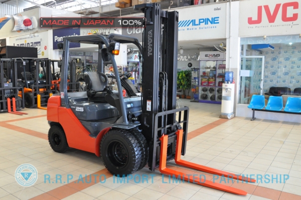 รถโฟล์คลิฟท์พร้อมขาย TOYOTA รุ่น  8FD25-31964 นำเข้าจากประเทศญี่ปุ่น 100\% ไม่เคยใช้งานในไทย