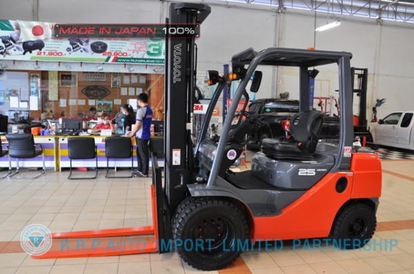 รถโฟล์คลิฟท์พร้อมขาย TOYOTA รุ่น  8FD25-31964 นำเข้าจากประเทศญี่ปุ่น 100\% ไม่เคยใช้งานในไทย