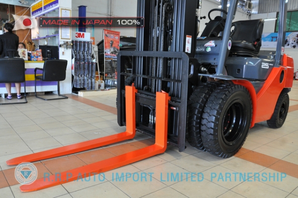 รถโฟล์คลิฟท์พร้อมขาย TOYOTA รุ่น  8FD25-31964 นำเข้าจากประเทศญี่ปุ่น 100\% ไม่เคยใช้งานในไทย