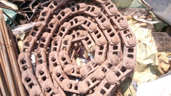 ขายโซ่ รถแมคโค CAT-320 ใส่ได้หลายรุ่น -1-2-B-D ใส่โกเบ SK-200-3-5-8 มีเส้นเดียว ขายไม่แพงครับ