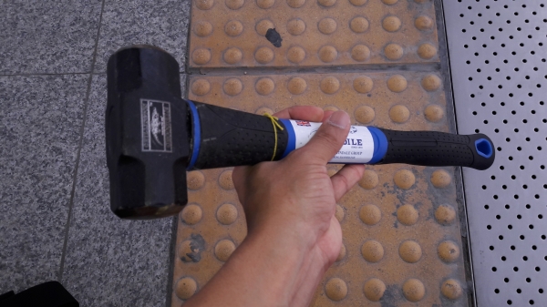 ขายค้อนปอนตราจระเข้อังกฤษ ขนาด2ปอนด้ามยางนุ่มมือเหมาะมือ