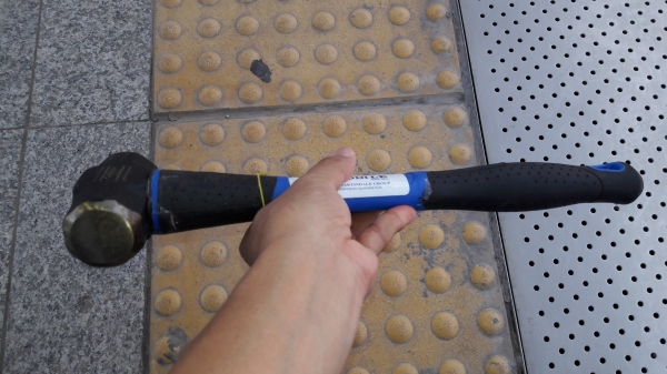 ขายค้อนปอนตราจระเข้อังกฤษ ขนาด2ปอนด้ามยางนุ่มมือเหมาะมือ