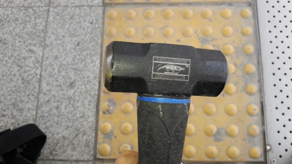 ขายค้อนปอนตราจระเข้อังกฤษ ขนาด2ปอนด้ามยางนุ่มมือเหมาะมือ