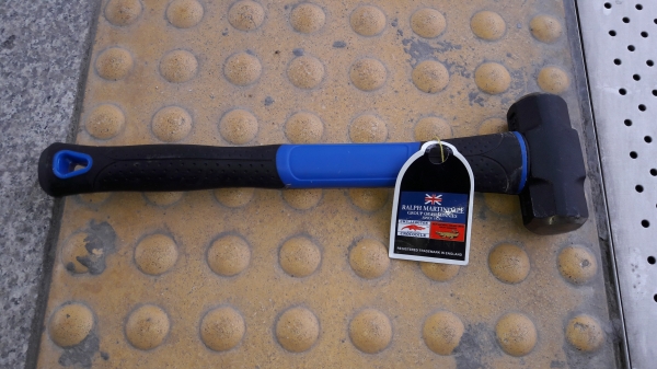 ขายค้อนปอนตราจระเข้อังกฤษ ขนาด2ปอนด้ามยางนุ่มมือเหมาะมือ