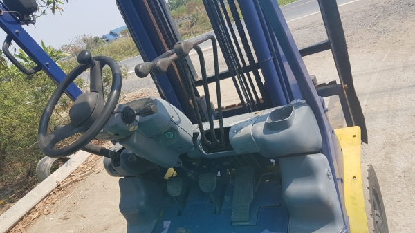 ขายด่วนรถยกKOMATSU FG25-14 ยก2.5ตันยกสูง4เมตรยางตัน4เส้นออโต้รถนอกเพิ่งนำเข้ามายังไม่เคยใช้งานในเมืองไทยเลย