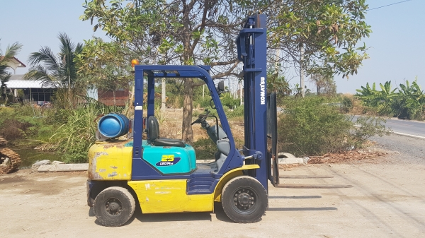 ขายด่วนรถยกKOMATSU FG25-14 ยก2.5ตันยกสูง4เมตรยางตัน4เส้นออโต้รถนอกเพิ่งนำเข้ามายังไม่เคยใช้งานในเมืองไทยเลย
