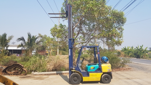 ขายด่วนรถยกKOMATSU FG25-14 ยก2.5ตันยกสูง4เมตรยางตัน4เส้นออโต้รถนอกเพิ่งนำเข้ามายังไม่เคยใช้งานในเมืองไทยเลย