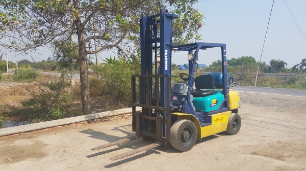 ขายด่วนรถยกKOMATSU FG25-14 ยก2.5ตันยกสูง4เมตรยางตัน4เส้นออโต้รถนอกเพิ่งนำเข้ามายังไม่เคยใช้งานในเมืองไทยเลย