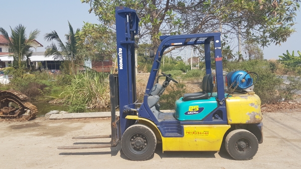 ขายด่วนรถยกKOMATSU FG25-14 ยก2.5ตันยกสูง4เมตรยางตัน4เส้นออโต้รถนอกเพิ่งนำเข้ามายังไม่เคยใช้งานในเมืองไทยเลย