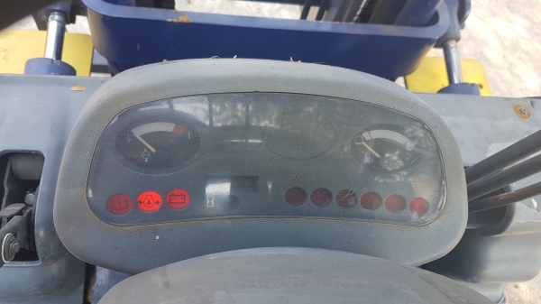 ขายด่วนรถยกKOMATSU FG25-14 ยก2.5ตันยกสูง4เมตรยางตัน4เส้นออโต้รถนอกเพิ่งนำเข้ามายังไม่เคยใช้งานในเมืองไทยเลย