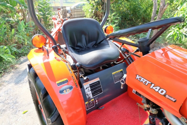 ขาย Kubota KRT 140 plus มีดันหน้า ผาน 3 ตราช้าง คาดเหล็ก ล้อเหล็กกันจม อุปกรณ์ครบ มีตัวยกตอนติดหล่ม ยางใหม่ หน้า - หลัง Hydrolic สมบูรณ์ สภาพสวย ขาย 115,000 บาท ติดต่อ ต้น 083 - 0963427