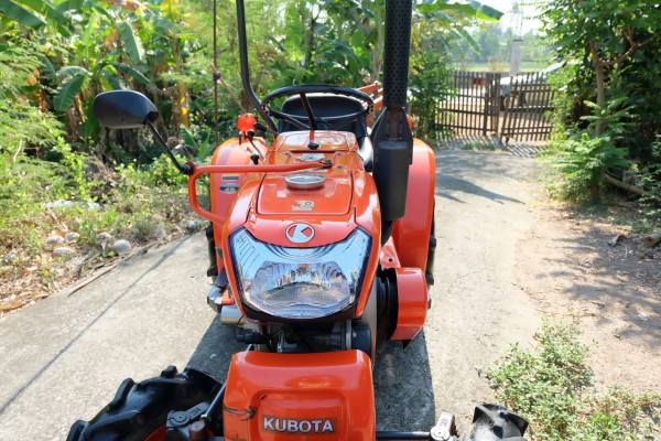 ขาย Kubota KRT 140 plus มีดันหน้า ผาน 3 ตราช้าง คาดเหล็ก ล้อเหล็กกันจม อุปกรณ์ครบ มีตัวยกตอนติดหล่ม ยางใหม่ หน้า - หลัง Hydrolic สมบูรณ์ สภาพสวย ขาย 115,000 บาท ติดต่อ ต้น 083 - 0963427