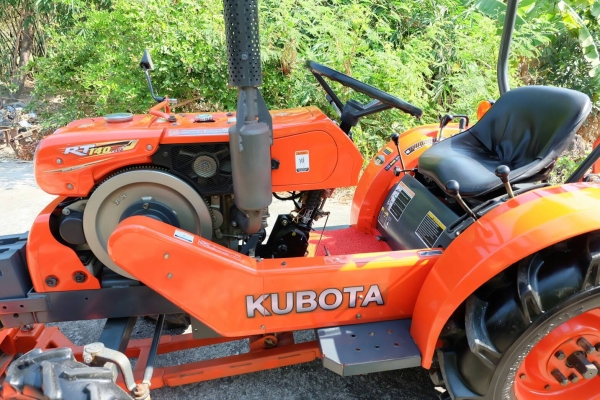 ขาย Kubota KRT 140 plus มีดันหน้า ผาน 3 ตราช้าง คาดเหล็ก ล้อเหล็กกันจม อุปกรณ์ครบ มีตัวยกตอนติดหล่ม ยางใหม่ หน้า - หลัง Hydrolic สมบูรณ์ สภาพสวย ขาย 115,000 บาท ติดต่อ ต้น 083 - 0963427